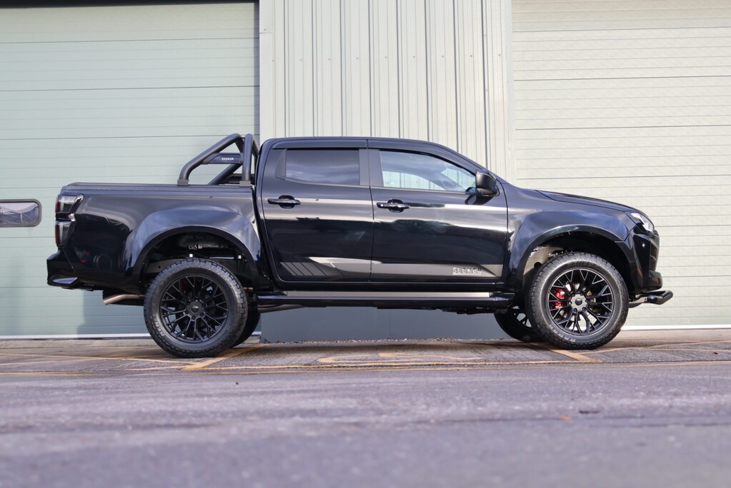 Isuzu D-Max BRAND NEW PRE REG V-CROSS DCB 2 INCH OLD MAN EMU LIFT SEEKER BLACK EDITION  9