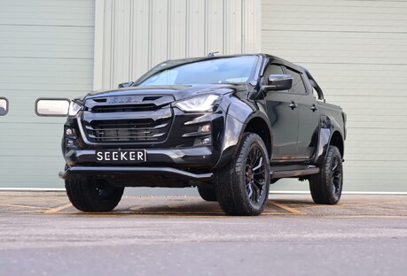 Isuzu D-Max BRAND NEW PRE REG V-CROSS DCB 2 INCH OLD MAN EMU LIFT SEEKER BLACK EDITION 