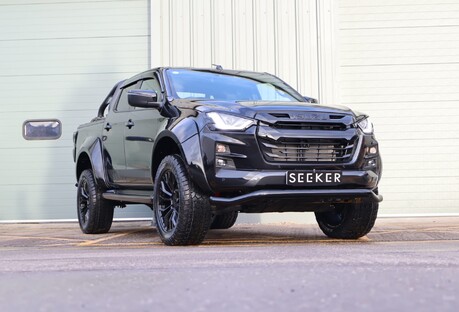 Isuzu D-Max BRAND NEW PRE REG V-CROSS DCB 2 INCH OLD MAN EMU LIFT SEEKER BLACK EDITION 