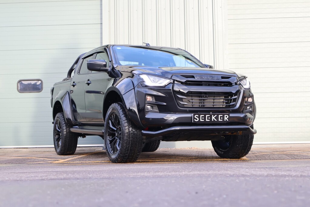 Isuzu D-Max BRAND NEW PRE REG V-CROSS DCB 2 INCH OLD MAN EMU LIFT SEEKER BLACK EDITION  3