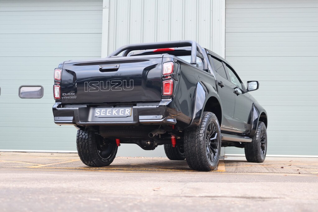 Isuzu D-Max BRAND NEW PRE REG V-CROSS DCB 2 INCH OLD MAN EMU LIFT SEEKER BLACK EDITION  7