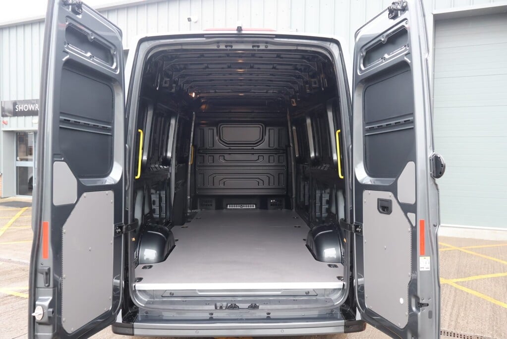 Volkswagen Crafter Brand new CR35 TDI L H/R P/V COMMERCE PLUS 4MOTION LWB styled by seeker 4X4 27