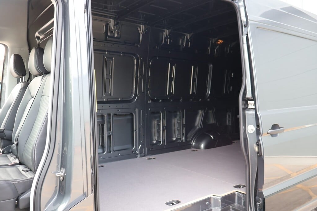 Volkswagen Crafter Brand new CR35 TDI L H/R P/V COMMERCE PLUS 4MOTION LWB styled by seeker 4X4 23