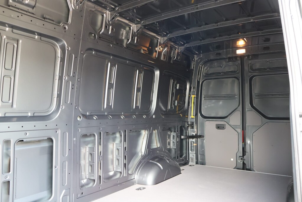 Volkswagen Crafter Brand new CR35 TDI L H/R P/V COMMERCE PLUS 4MOTION LWB styled by seeker 4X4 26