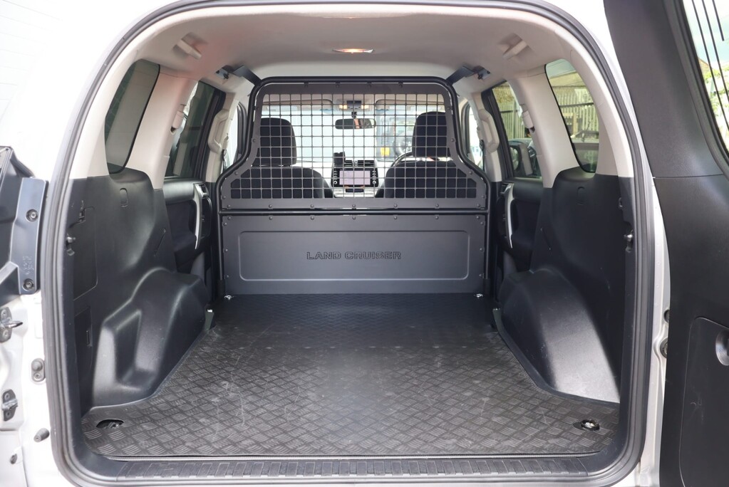Toyota Land Cruiser ACTIVE COMMERCIAL 2.8 AUTO FULL BLACK PACK TOW PACK HEATED LEATHER SEATS  12