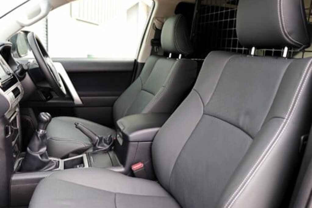 Toyota Land Cruiser ACTIVE COMMERCIAL 2.8 AUTO FULL BLACK PACK TOW PACK HEATED LEATHER SEATS  13