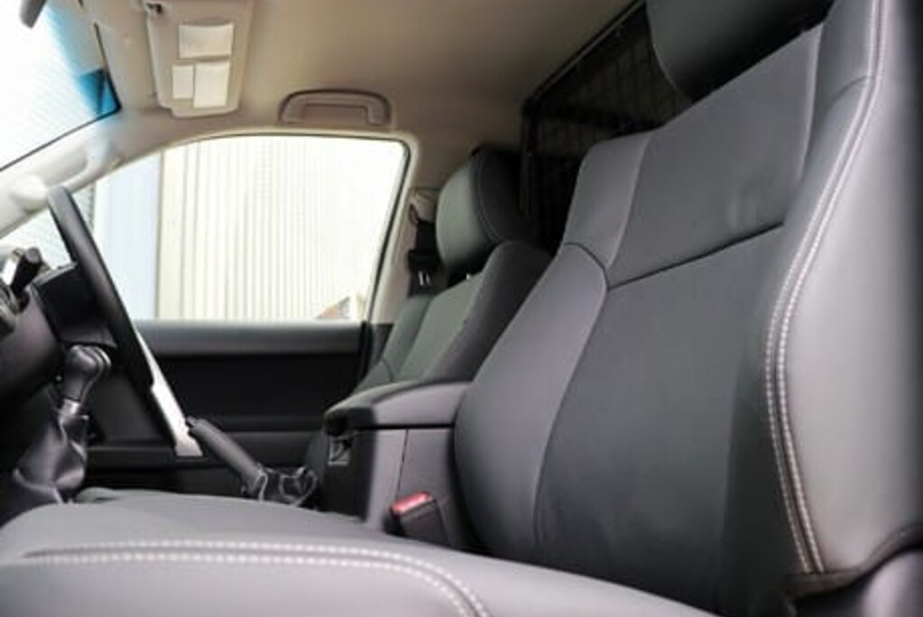 Toyota Land Cruiser ACTIVE COMMERCIAL 2.8 AUTO FULL BLACK PACK TOW PACK HEATED LEATHER SEATS  14