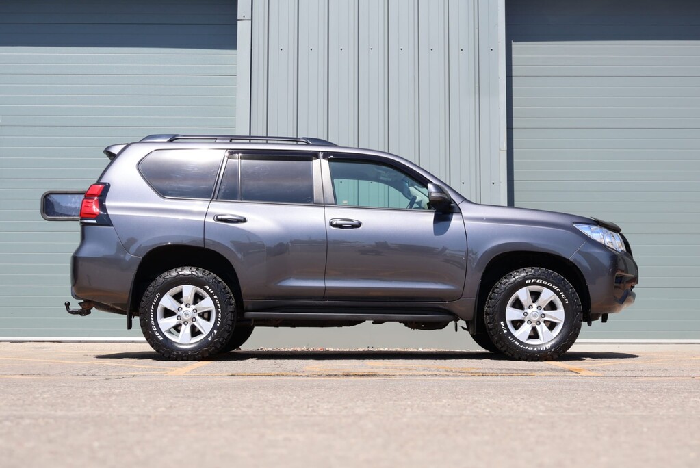 Toyota Land Cruiser ACTIVE COMMERCIAL 2.8 AUTO FULL BLACK PACK TOW PACK HEATED LEATHER SEATS  4