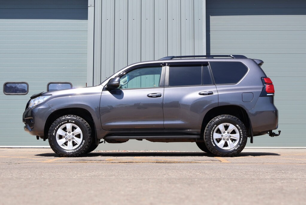 Toyota Land Cruiser ACTIVE COMMERCIAL 2.8 AUTO FULL BLACK PACK TOW PACK HEATED LEATHER SEATS  5