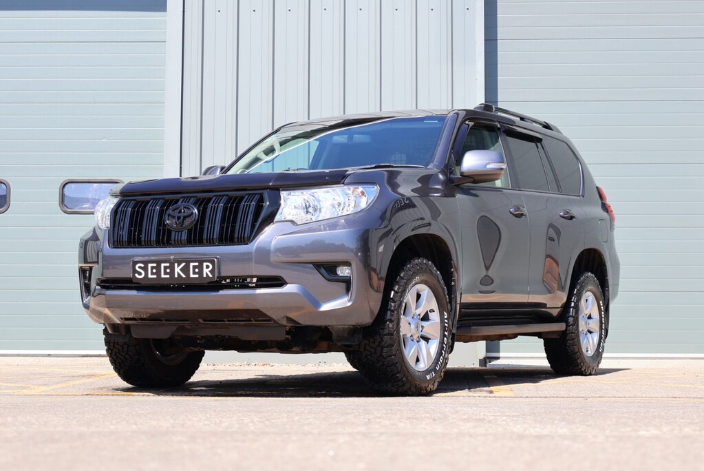 Toyota Land Cruiser ACTIVE COMMERCIAL 2.8 AUTO FULL BLACK PACK TOW PACK HEATED LEATHER SEATS  3
