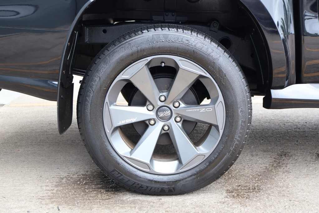 Ford Ranger MS-RT Auto Genuine MSRT edition super low miles rear Canopy 1 owner  4