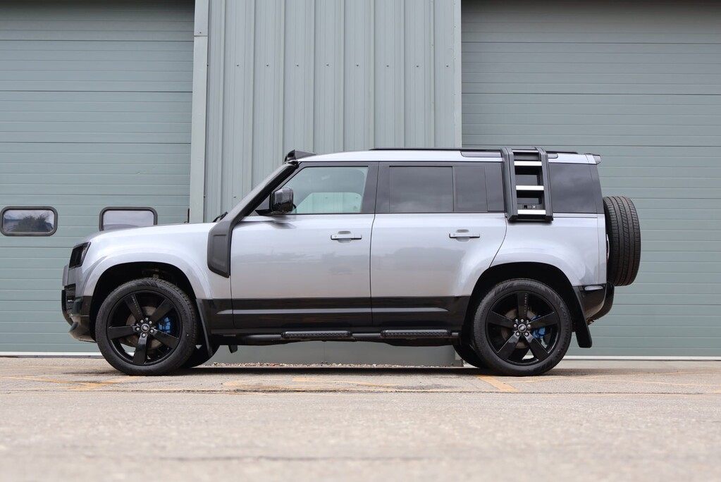 Land Rover Defender 110 HARD TOP HSE MHEV seeker styled with rear seats fitted  8