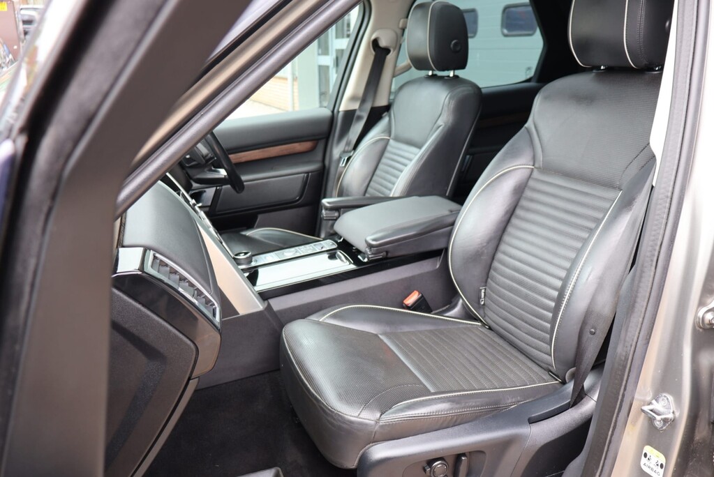 Land Rover Discovery  HSE 7 seater with huge factory spec 360 camera pan roofs black pack FSH 15