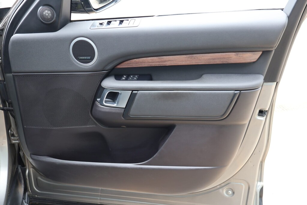 Land Rover Discovery  HSE 7 seater with huge factory spec 360 camera pan roofs black pack FSH 19