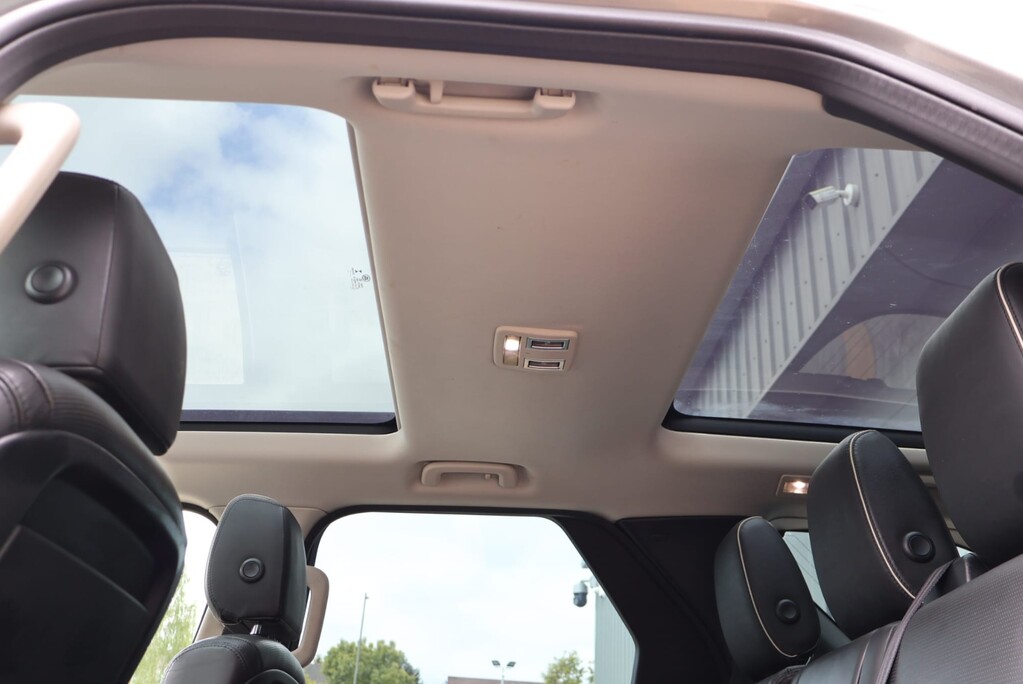 Land Rover Discovery  HSE 7 seater with huge factory spec 360 camera pan roofs black pack FSH 22
