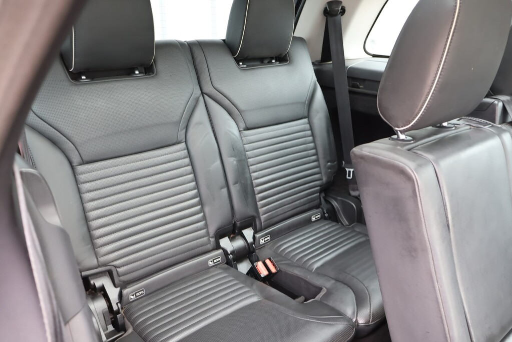Land Rover Discovery  HSE 7 seater with huge factory spec 360 camera pan roofs black pack FSH 13