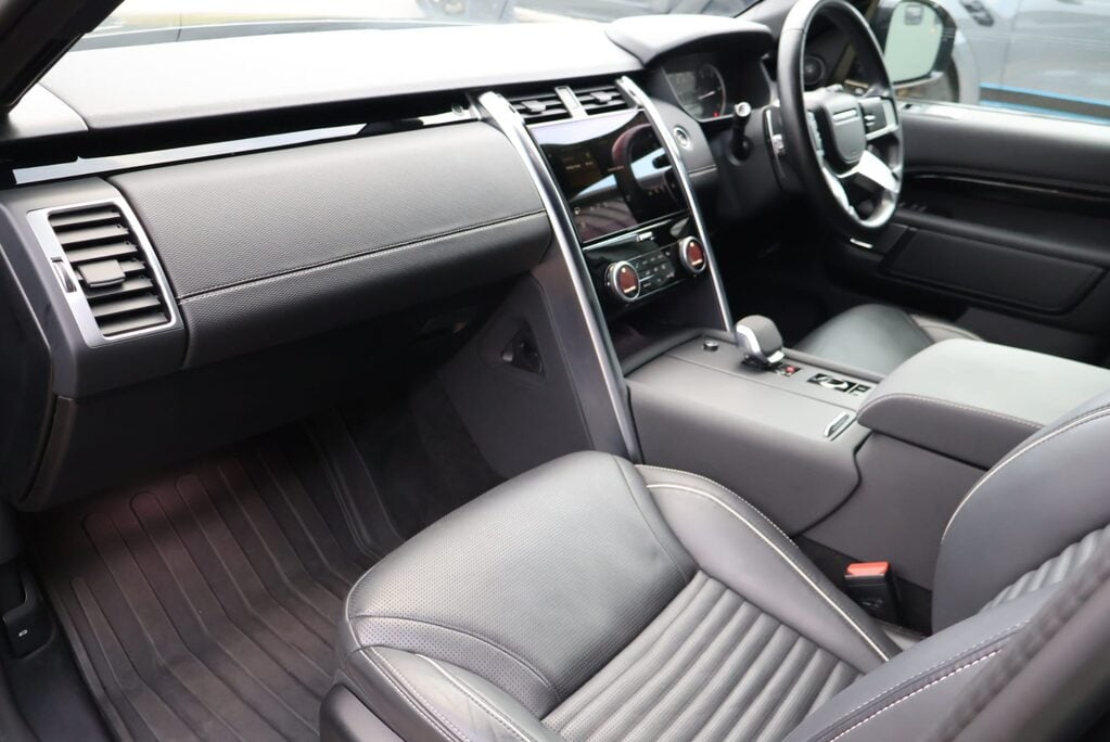 Land Rover Discovery COMMERCIAL DYNAMIC HSE WITH A REAR SEAT CONVERSION 15