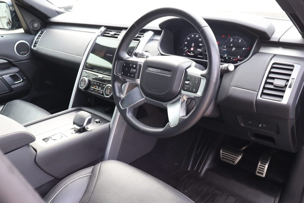 Land Rover Discovery COMMERCIAL DYNAMIC HSE WITH A REAR SEAT CONVERSION styled by seeker  16