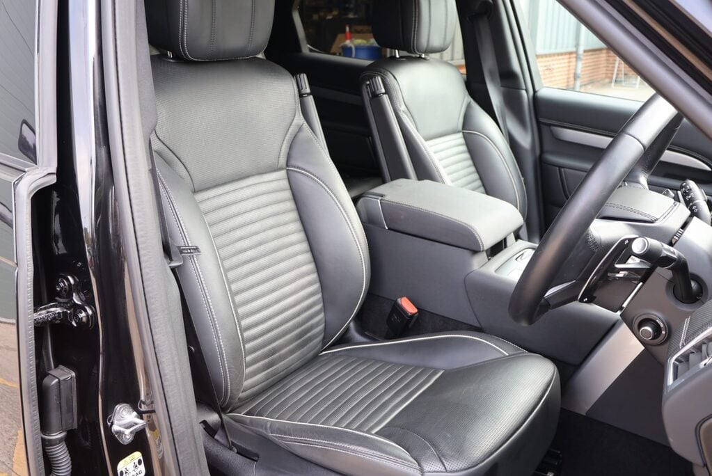 Land Rover Discovery COMMERCIAL DYNAMIC HSE WITH A REAR SEAT CONVERSION styled by seeker  19