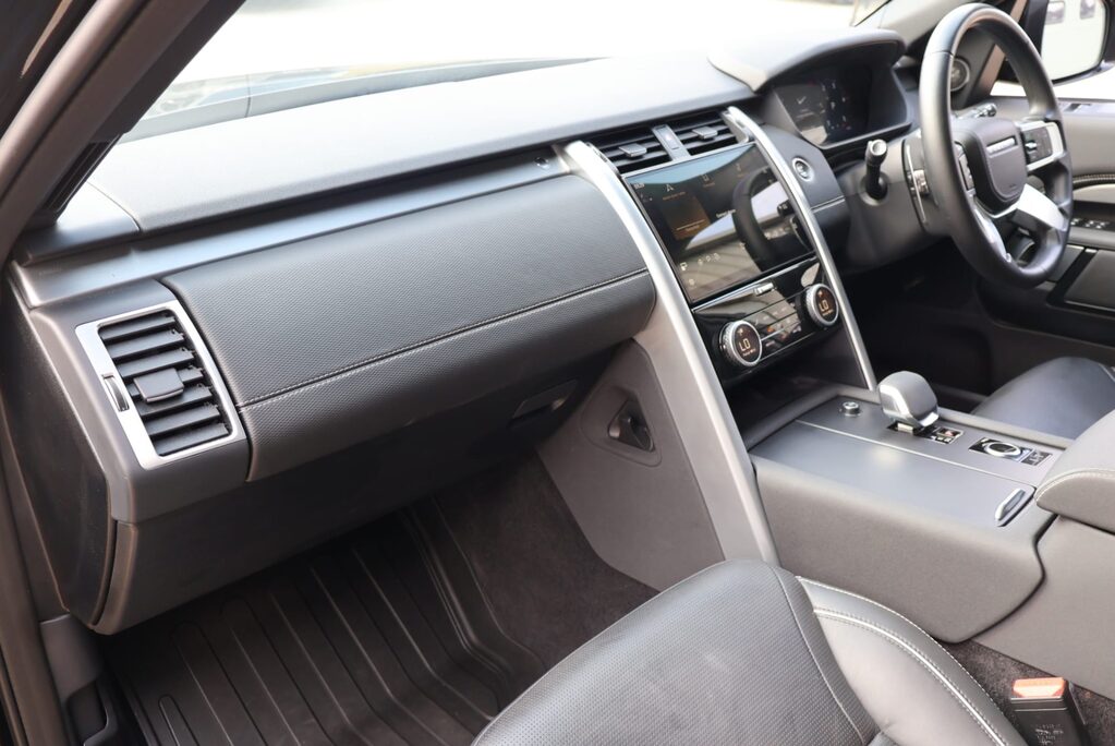 Land Rover Discovery COMMERCIAL DYNAMIC HSE WITH A REAR SEAT CONVERSION styled by seeker  20