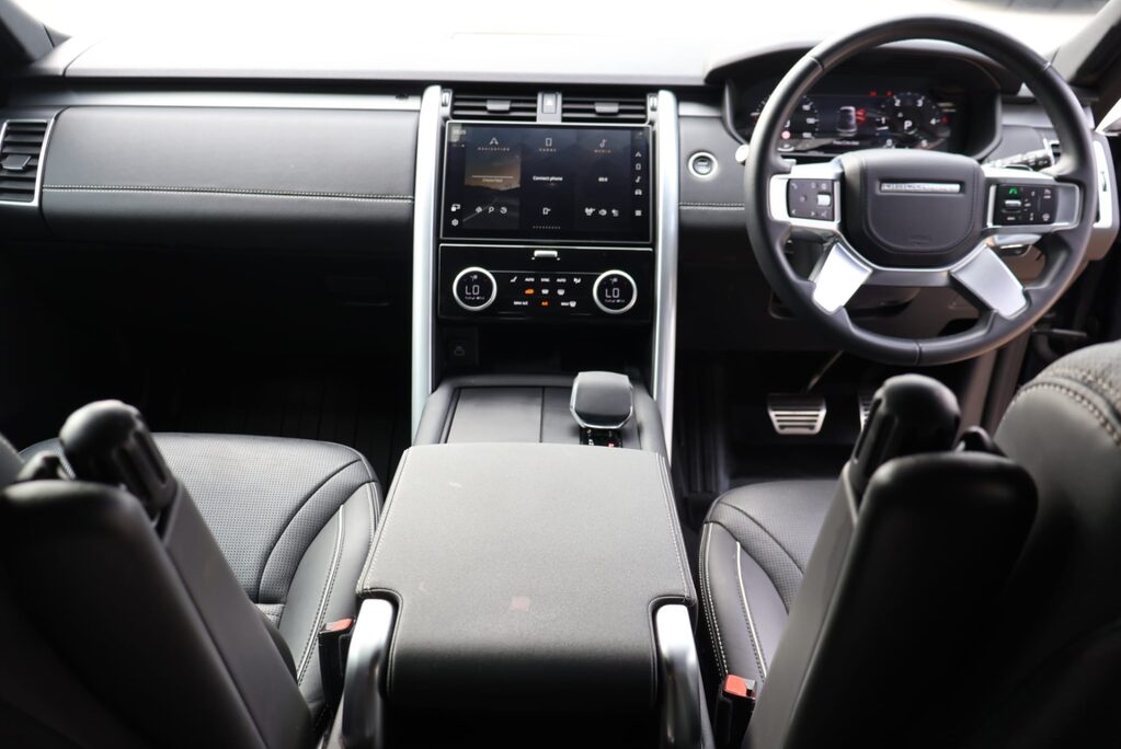Land Rover Discovery COMMERCIAL DYNAMIC HSE WITH A REAR SEAT CONVERSION styled by seeker  23