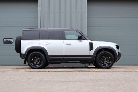 Land Rover Defender 110 110 HARD TOP SE MHEV with full dealer history and genuine rear seats fitted 4