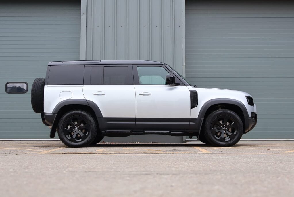 Land Rover Defender 110 110 HARD TOP SE MHEV with full dealer history and genuine rear seats fitted 4