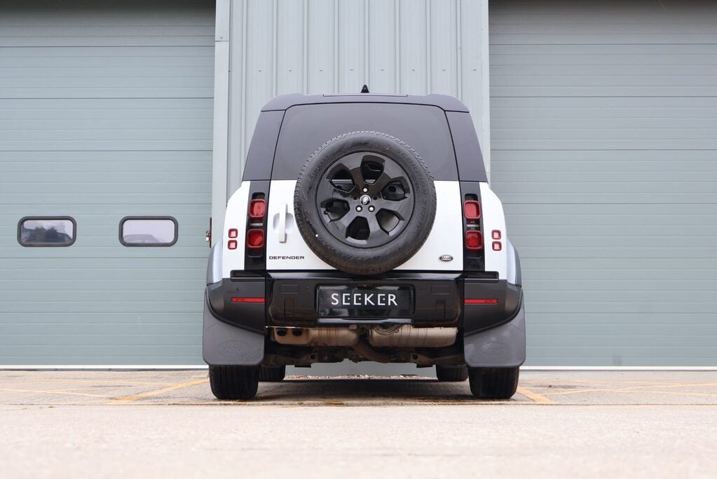 Land Rover Defender 110 110 HARD TOP SE MHEV with full dealer history and genuine rear seats fitted 8