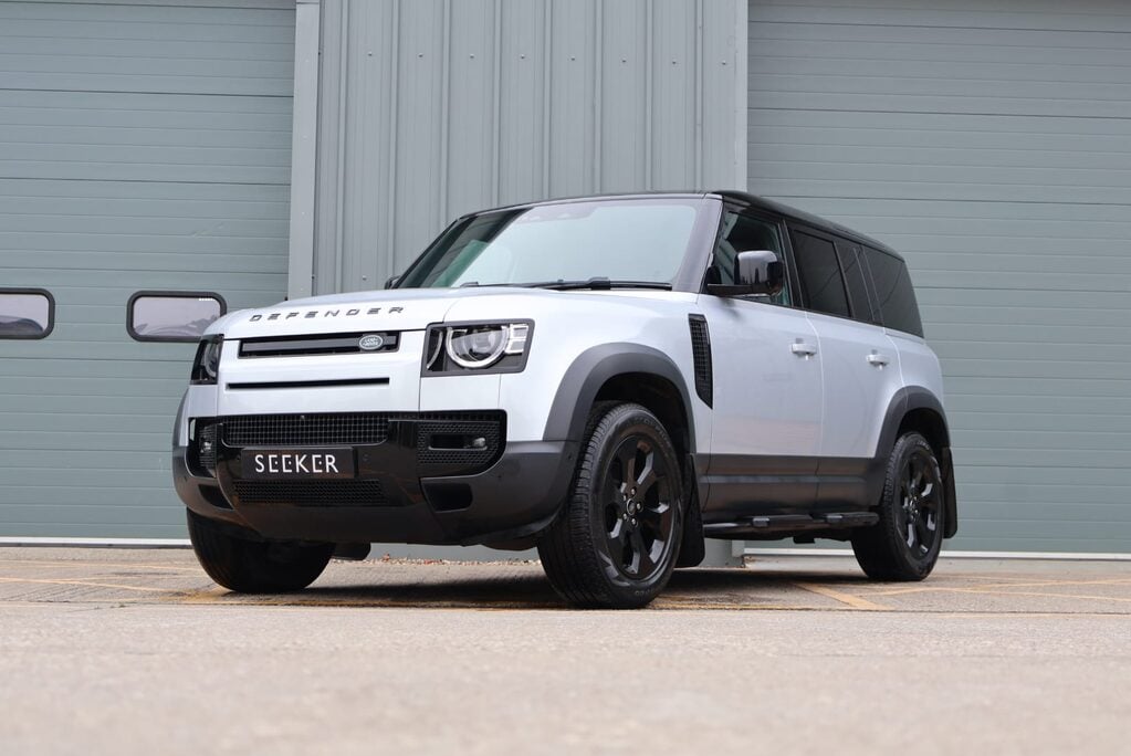 Land Rover Defender 110 110 HARD TOP SE MHEV with full dealer history and genuine rear seats fitted 3