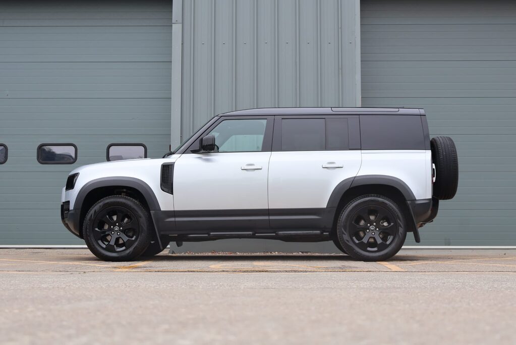 Land Rover Defender 110 110 HARD TOP SE MHEV with full dealer history and genuine rear seats fitted 5