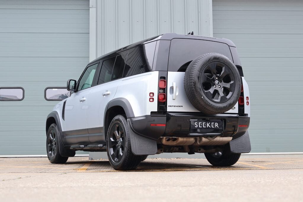 Land Rover Defender 110 110 HARD TOP SE MHEV with full dealer history and genuine rear seats fitted 9