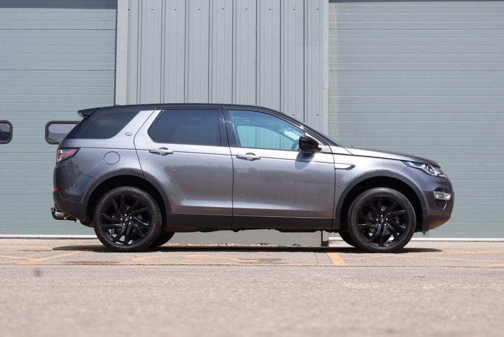 Land Rover Discovery Sport 2.0 TD4 HSE LUXURY pan roof 20 inch black wheels black roof 1 owner 7 seats 4