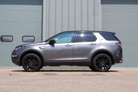Land Rover Discovery Sport 2.0 TD4 HSE LUXURY pan roof 20 inch black wheels black roof 1 owner 7 seats 6
