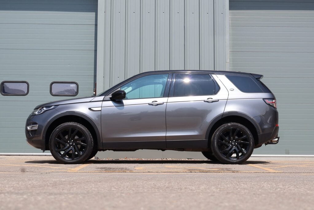 Land Rover Discovery Sport 2.0 TD4 HSE LUXURY pan roof 20 inch black wheels black roof 1 owner 7 seats 6