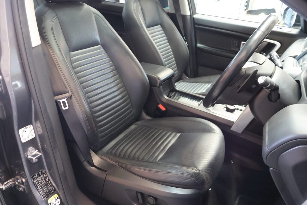 Land Rover Discovery Sport 2.0 TD4 HSE LUXURY pan roof 20 inch black wheels black roof 1 owner 7 seats 14