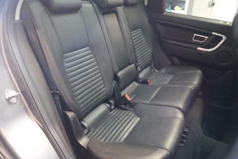 Land Rover Discovery Sport 2.0 TD4 HSE LUXURY pan roof 20 inch black wheels black roof 1 owner 7 seats 19