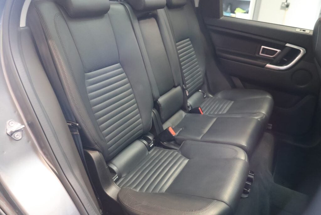Land Rover Discovery Sport 2.0 TD4 HSE LUXURY pan roof 20 inch black wheels black roof 1 owner 7 seats 19