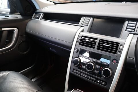 Land Rover Discovery Sport 2.0 TD4 HSE LUXURY pan roof 20 inch black wheels black roof 1 owner 7 seats 20