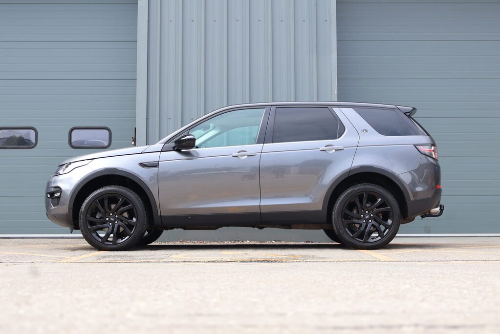 Land Rover Discovery Sport 2.0 TD4 HSE LUXURY pan roof black pack + wheels black roof 1 owner 7 seats 7