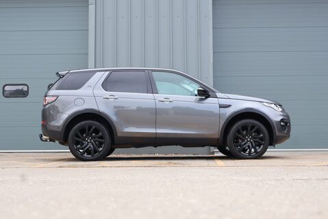 Land Rover Discovery Sport 2.0 TD4 HSE LUXURY pan roof black pack + wheels black roof 1 owner 7 seats 8