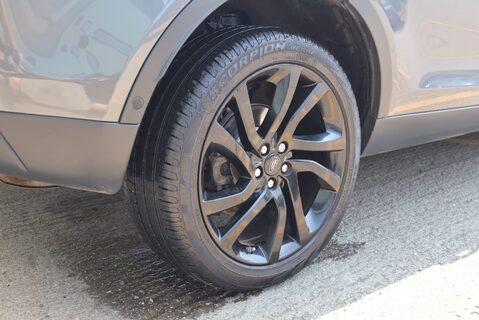 Land Rover Discovery Sport 2.0 TD4 HSE LUXURY pan roof 20 inch black wheels black roof 1 owner 7 seats 10