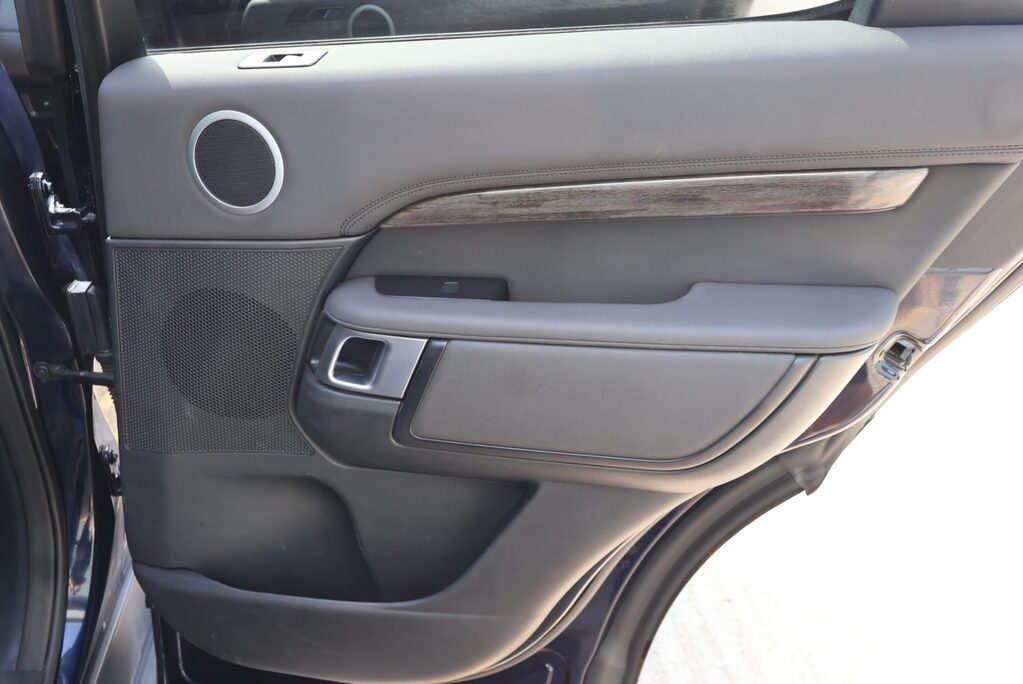 Land Rover Discovery SD6 COMMERCIAL HSE styled by Seeker Huge spec cambelt just completed  11