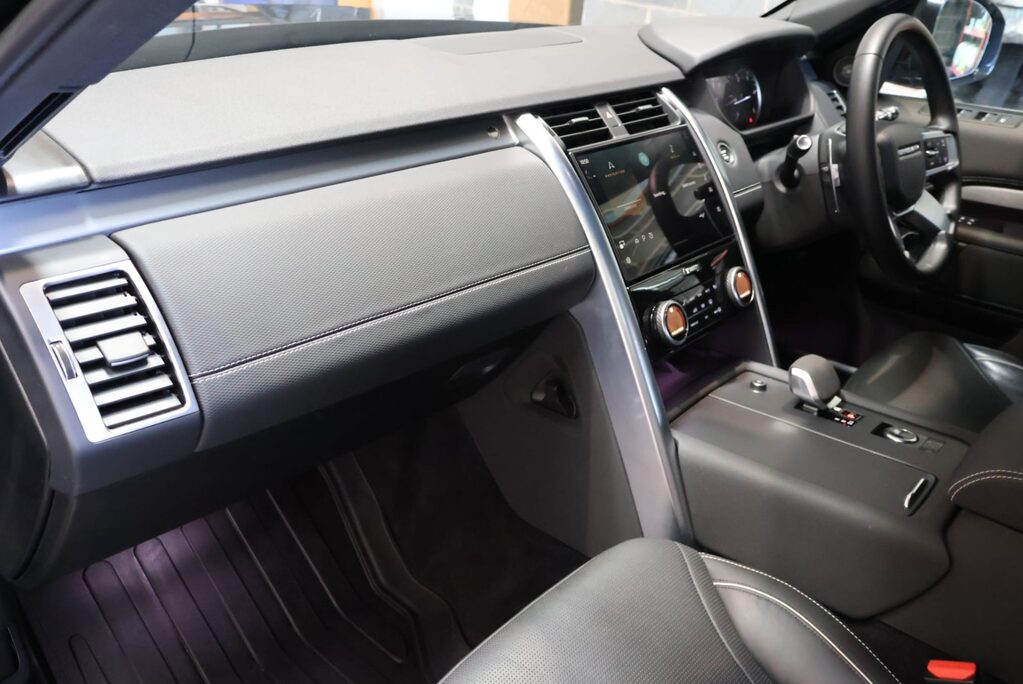 Land Rover Discovery R-DYNAMIC HSE MHEV with Genuine Hse rear seats and styling Huge spec  12