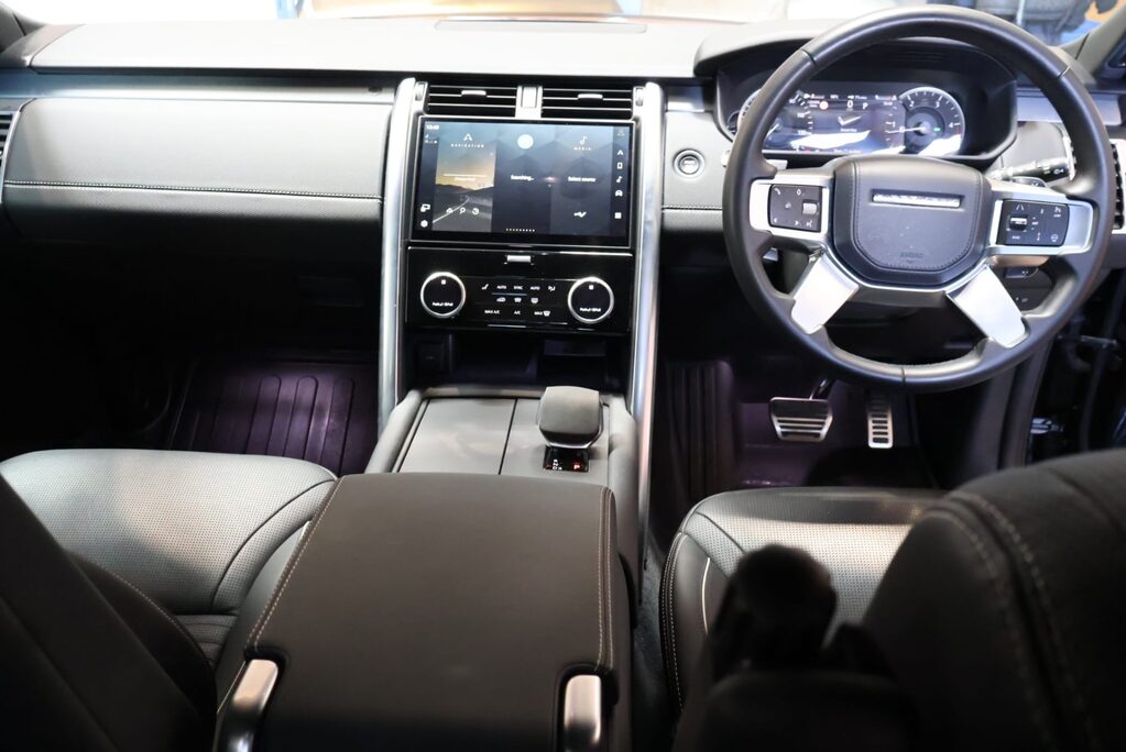 Land Rover Discovery R-DYNAMIC HSE MHEV with Genuine Hse rear seats and styling Huge spec  14