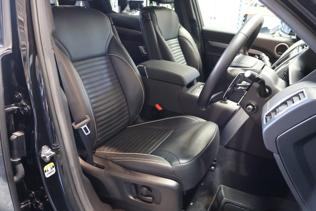 Land Rover Discovery R-DYNAMIC HSE MHEV with Genuine Hse rear seats and styling Huge spec  11