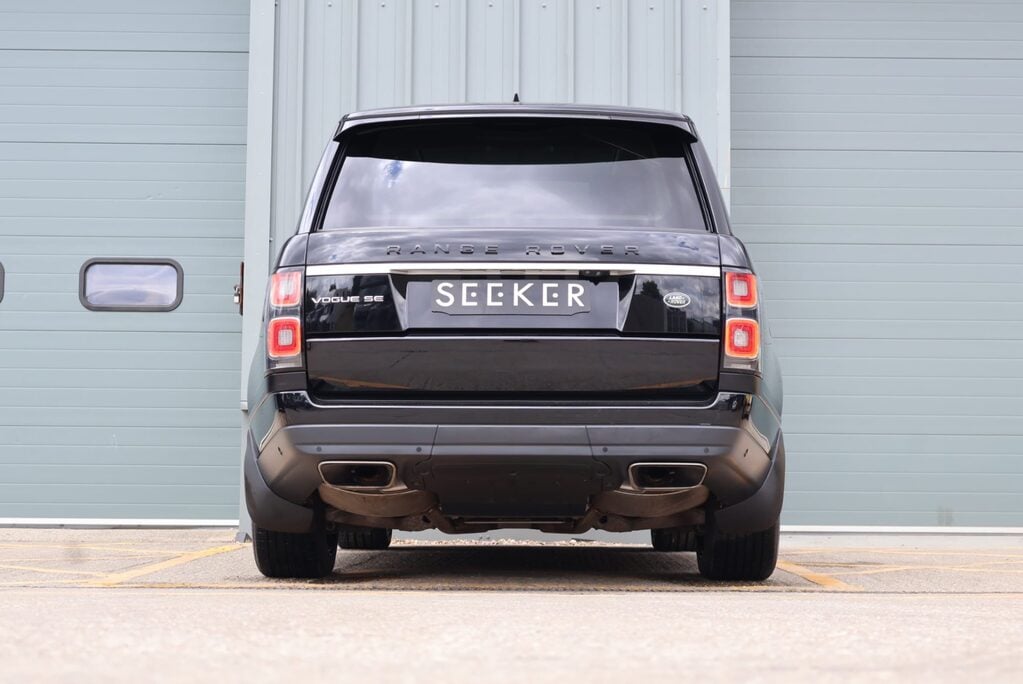 Land Rover Range Rover 3.0 SDV6 VOGUE SE full land rover history black pack Seeker styled 1 owner  2