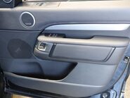 Land Rover Discovery R-DYNAMIC HSE MHEV   black pack side steps black wheels painted calipers 13