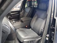 Land Rover Discovery R-DYNAMIC HSE MHEV   black pack side steps black wheels painted calipers 14