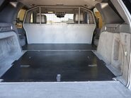 Land Rover Discovery R-DYNAMIC HSE MHEV   black pack side steps black wheels painted calipers 16