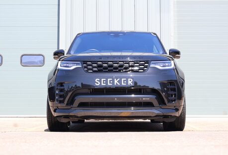Land Rover Discovery R-DYNAMIC HSE MHEV   black pack side steps black wheels painted calipers